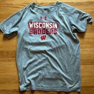 Wisconsin Badgers Under Armour athletic shirt. Youth XL Loose fit. Gray